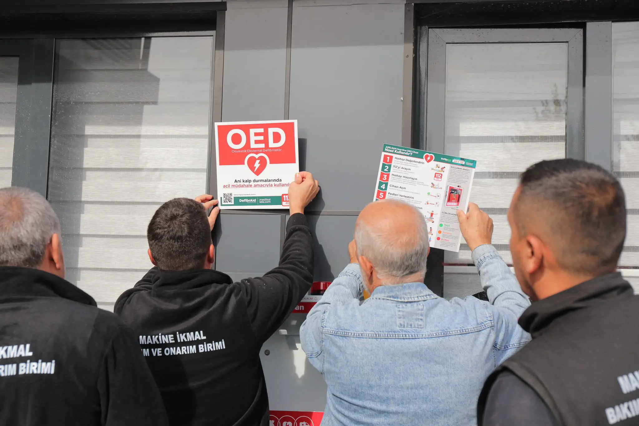 HAYAT KURTARAN OED CİHAZLARI ŞEHRİN KRİTİK NOKTALARINA YERLEŞTİRİLDİ galeri görseli